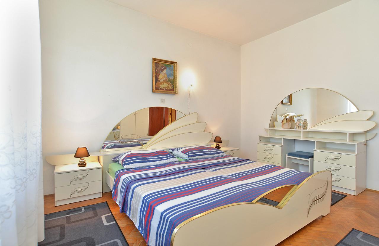 Apartments Gracijano 1724 Liznjan Luaran gambar