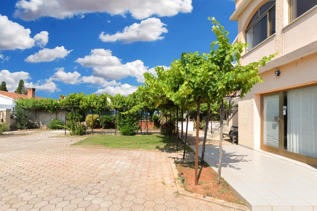 Apartments Gracijano 1724 Liznjan Luaran gambar